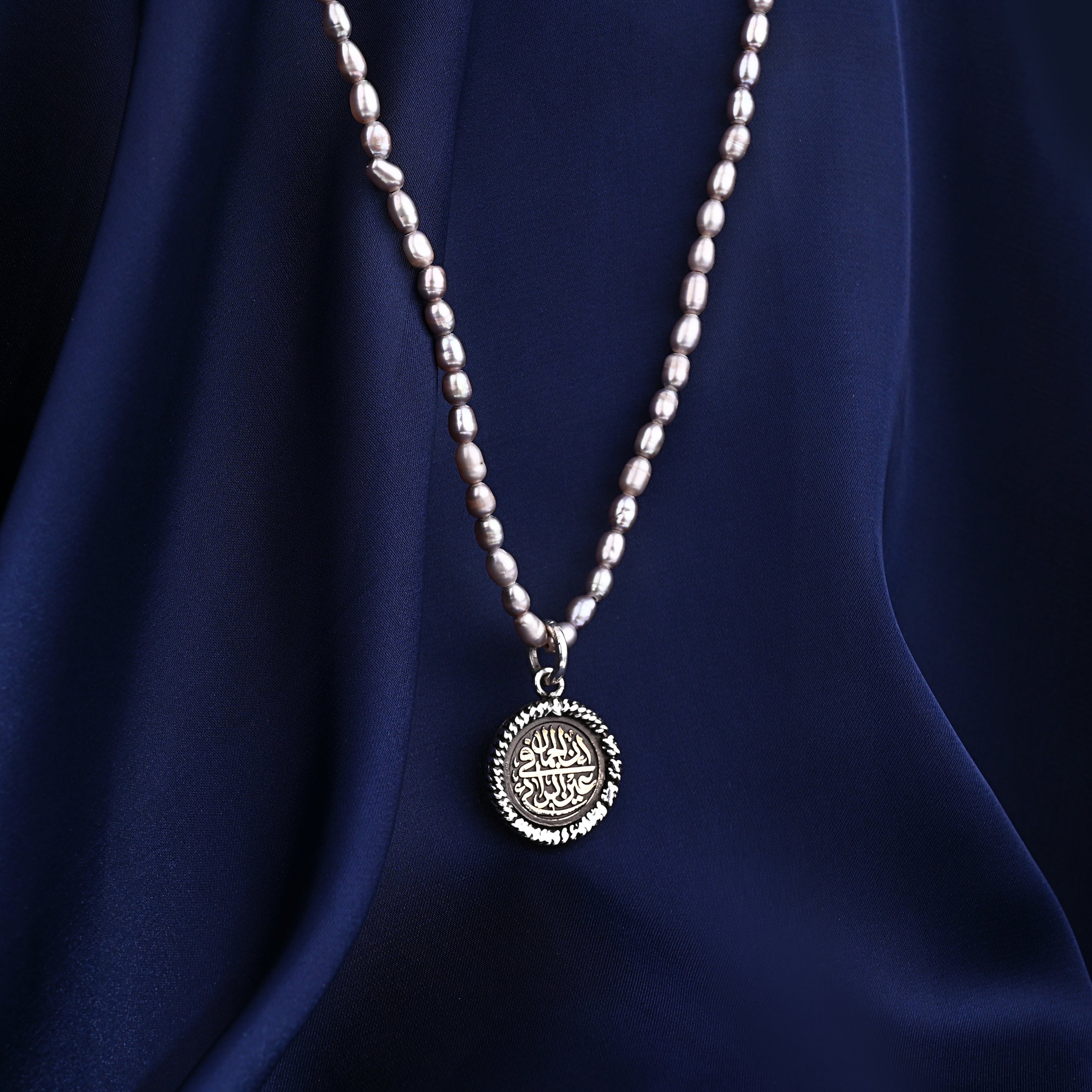 Pearl Elegance Necklace   ان الجمال في عين الرائي